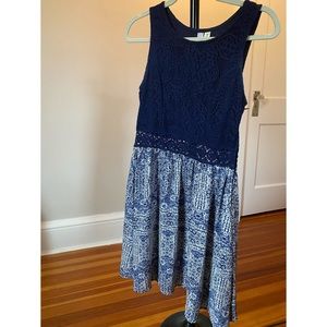 Sleeveless floral and lace dress